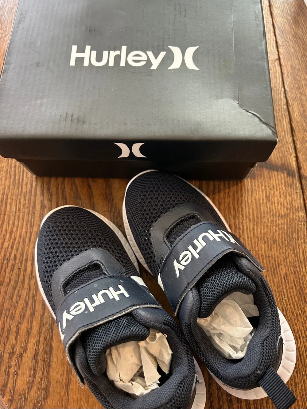 Hurley Deep Navy ⚓️ and White Kids Mesh Hook-and-Loop Sneakers in box 📦